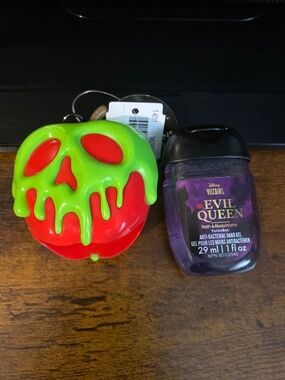 Disney Villains-Limited Edition Poisoned Apple, Pocket Bac Holder- NWT